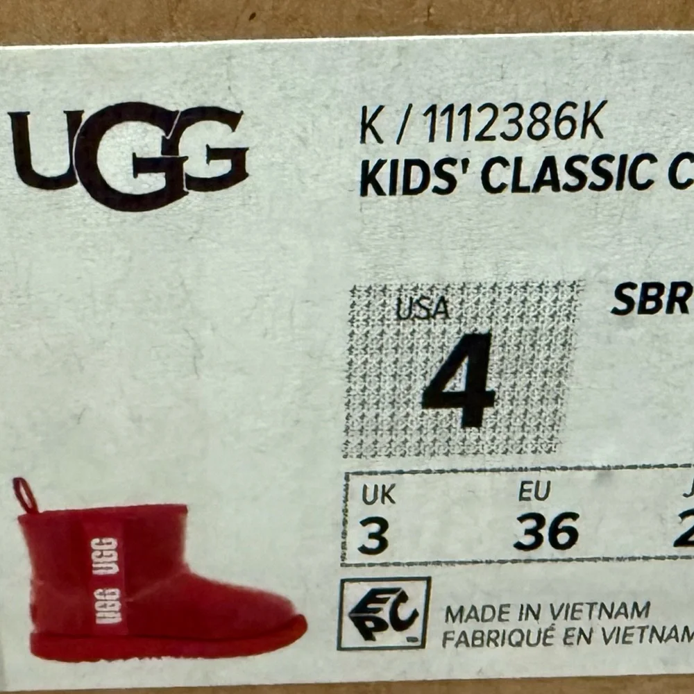 UGG kids classic clear mini II – size 4 kids – brand new in the box.